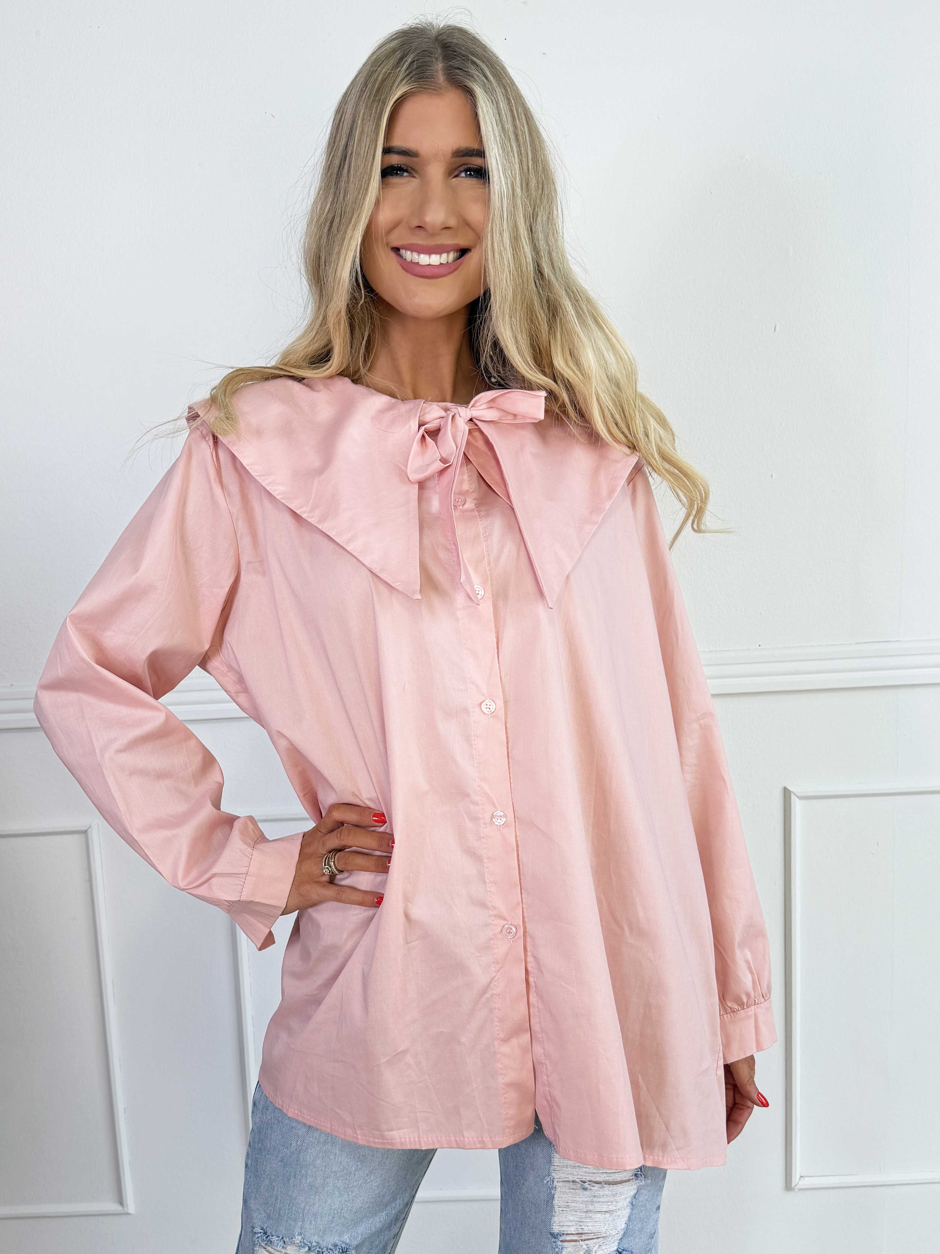 Venezia - Skjorte i bomuld med stor krave og fint bindebånd